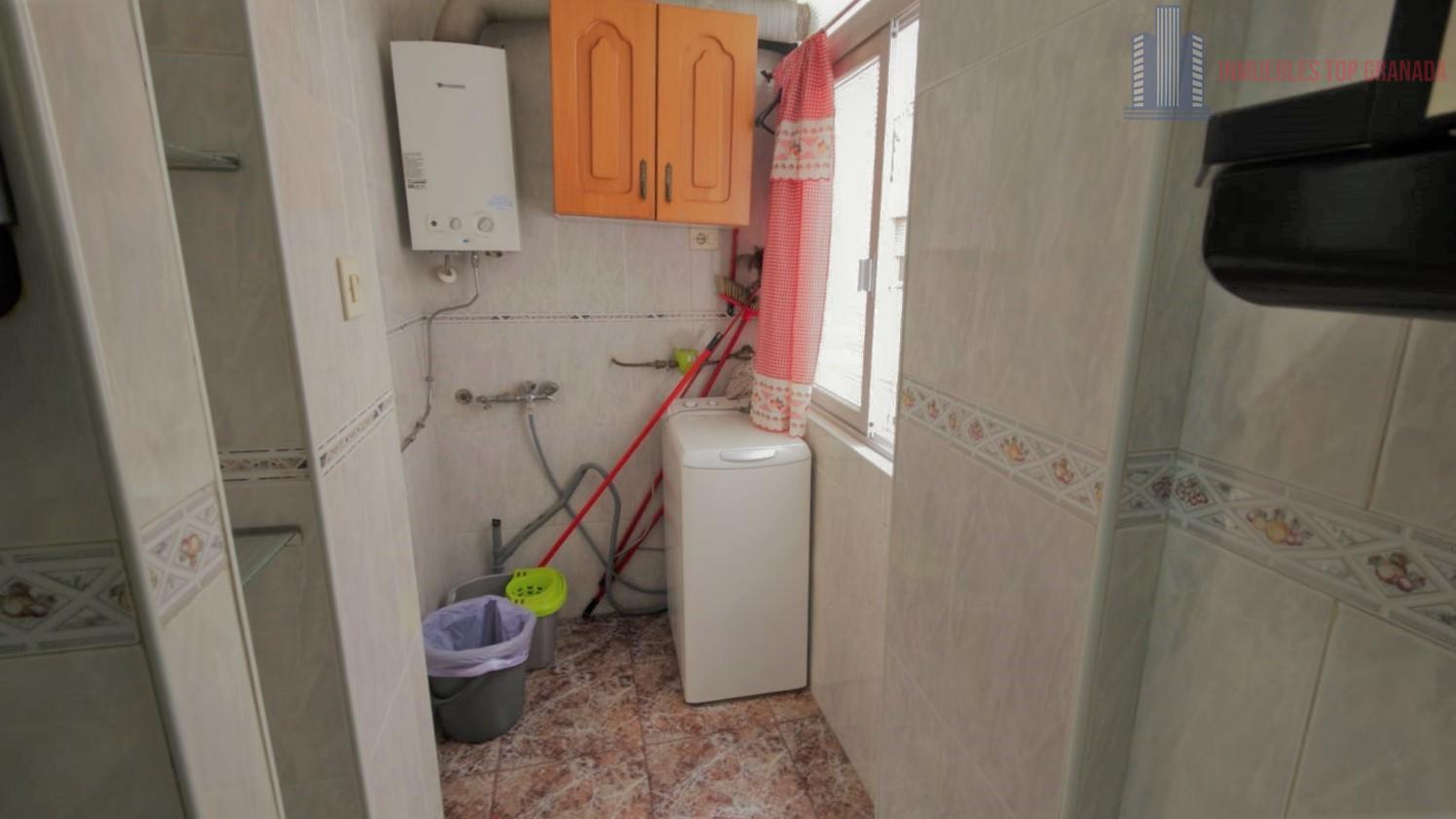 For sale of flat in Granada