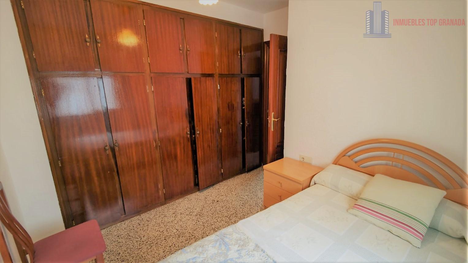 For sale of flat in Granada