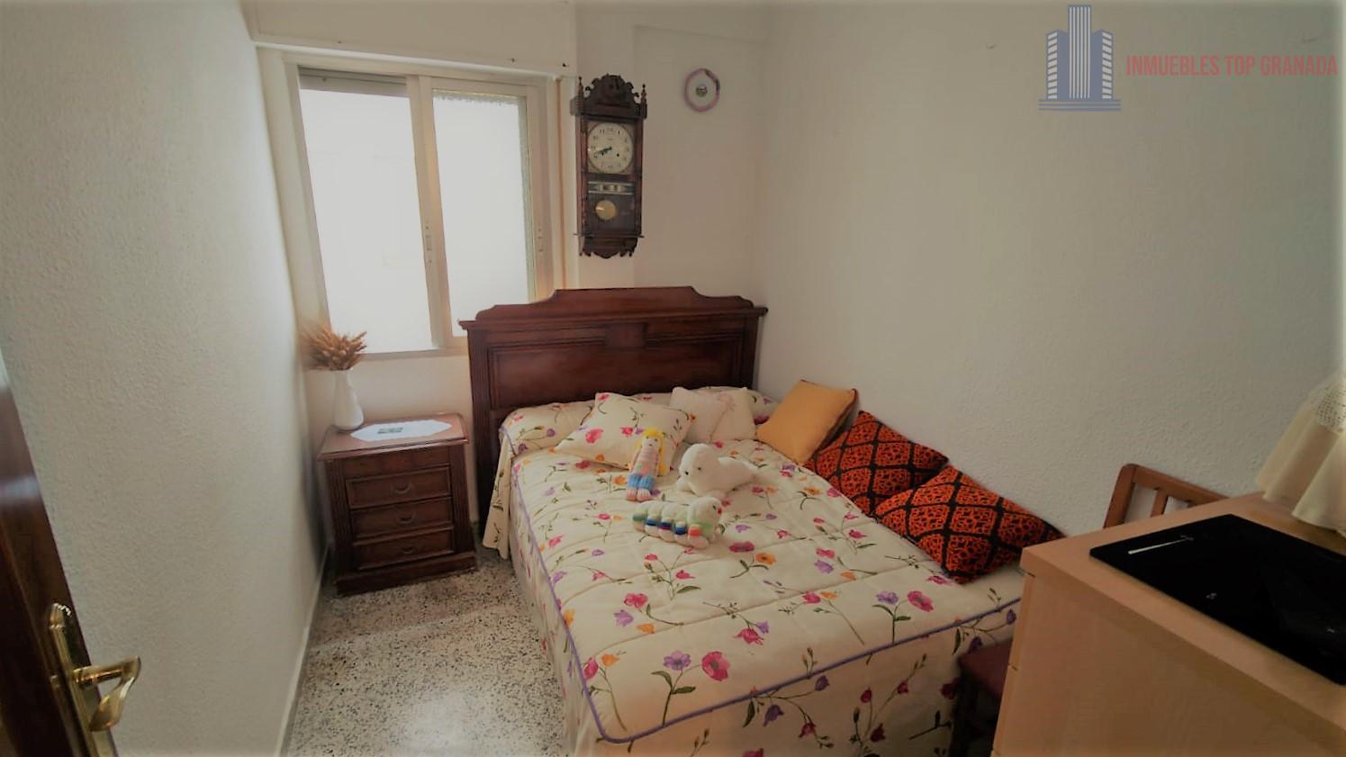 For sale of flat in Granada