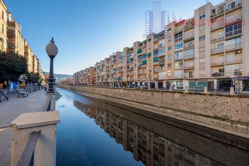 For sale of commercial in Granada