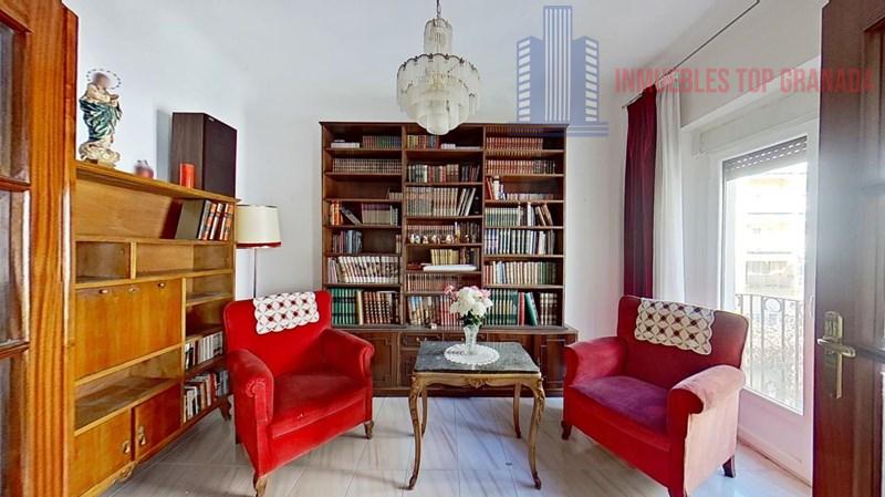 For sale of flat in Granada