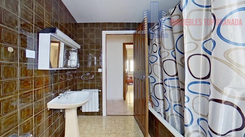 For sale of flat in Granada