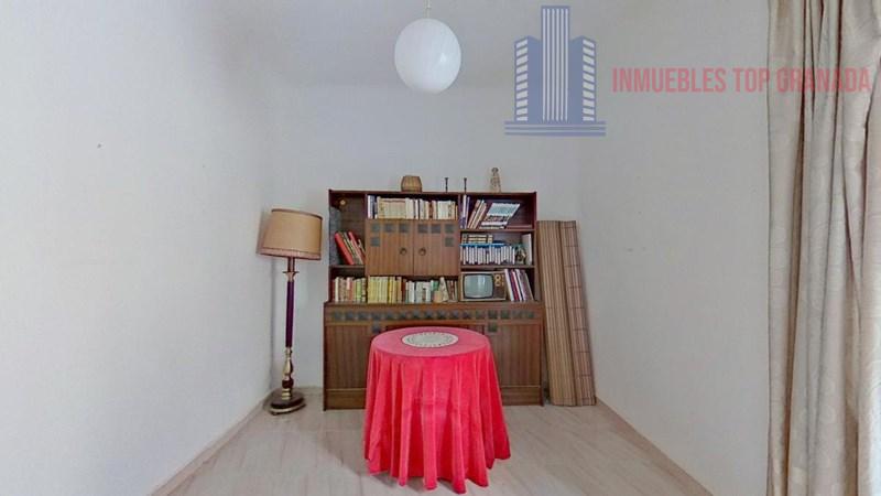 For sale of flat in Granada