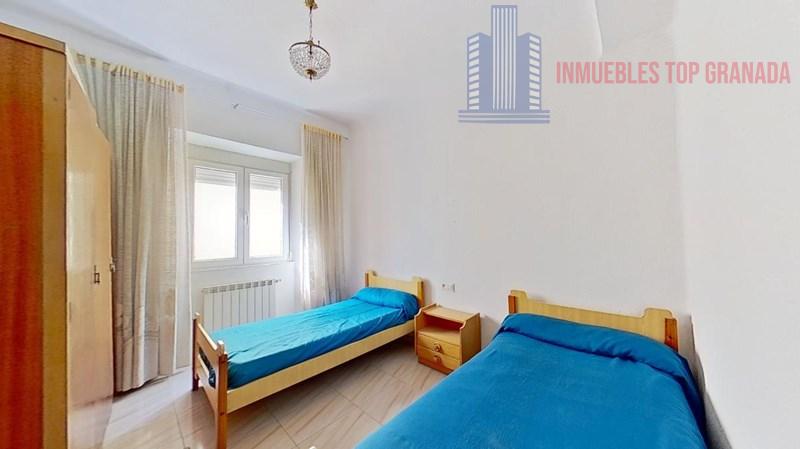 For sale of flat in Granada