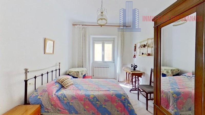 For sale of flat in Granada