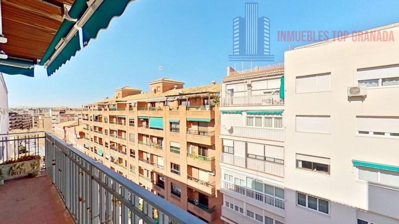 For sale of flat in Granada