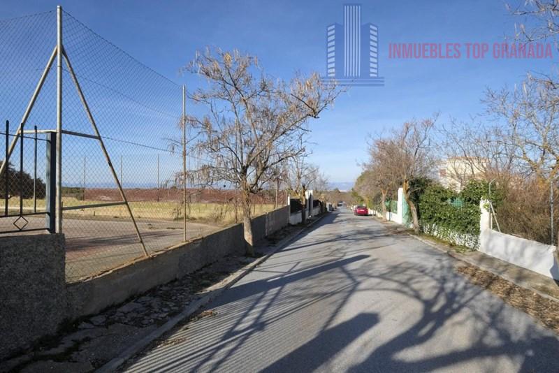 For sale of land in Padul