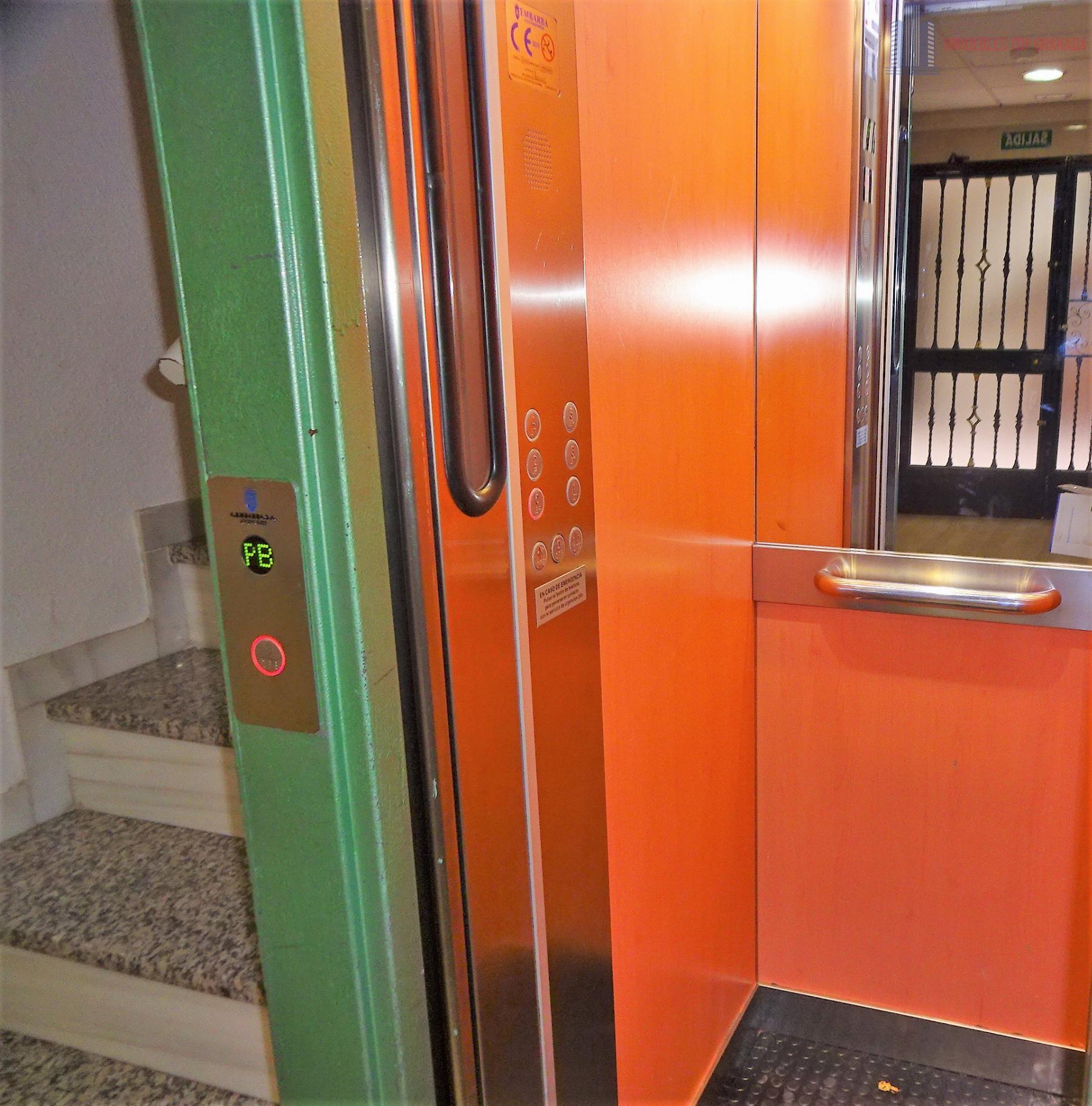 For sale of flat in Granada
