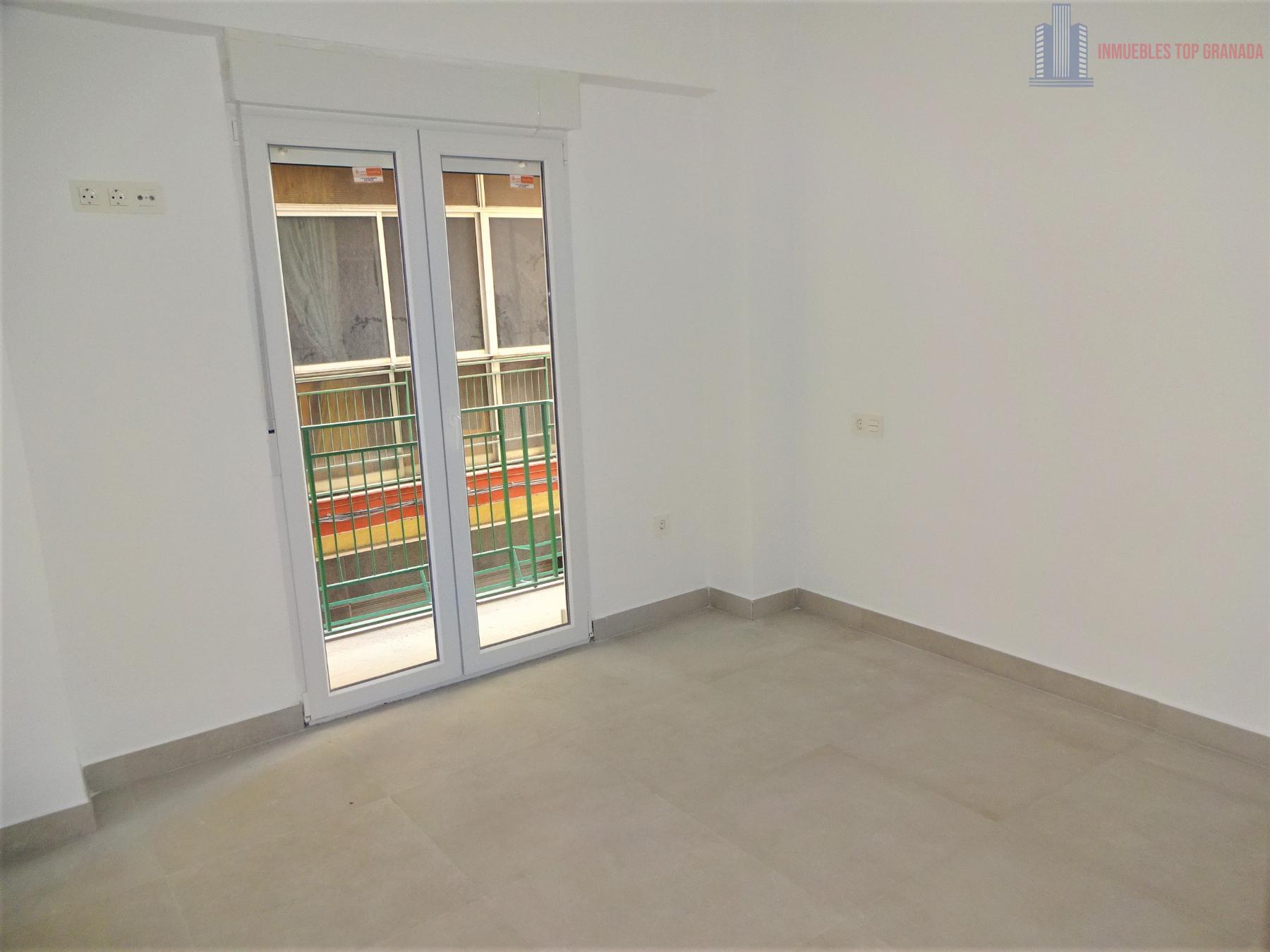 For sale of flat in Granada