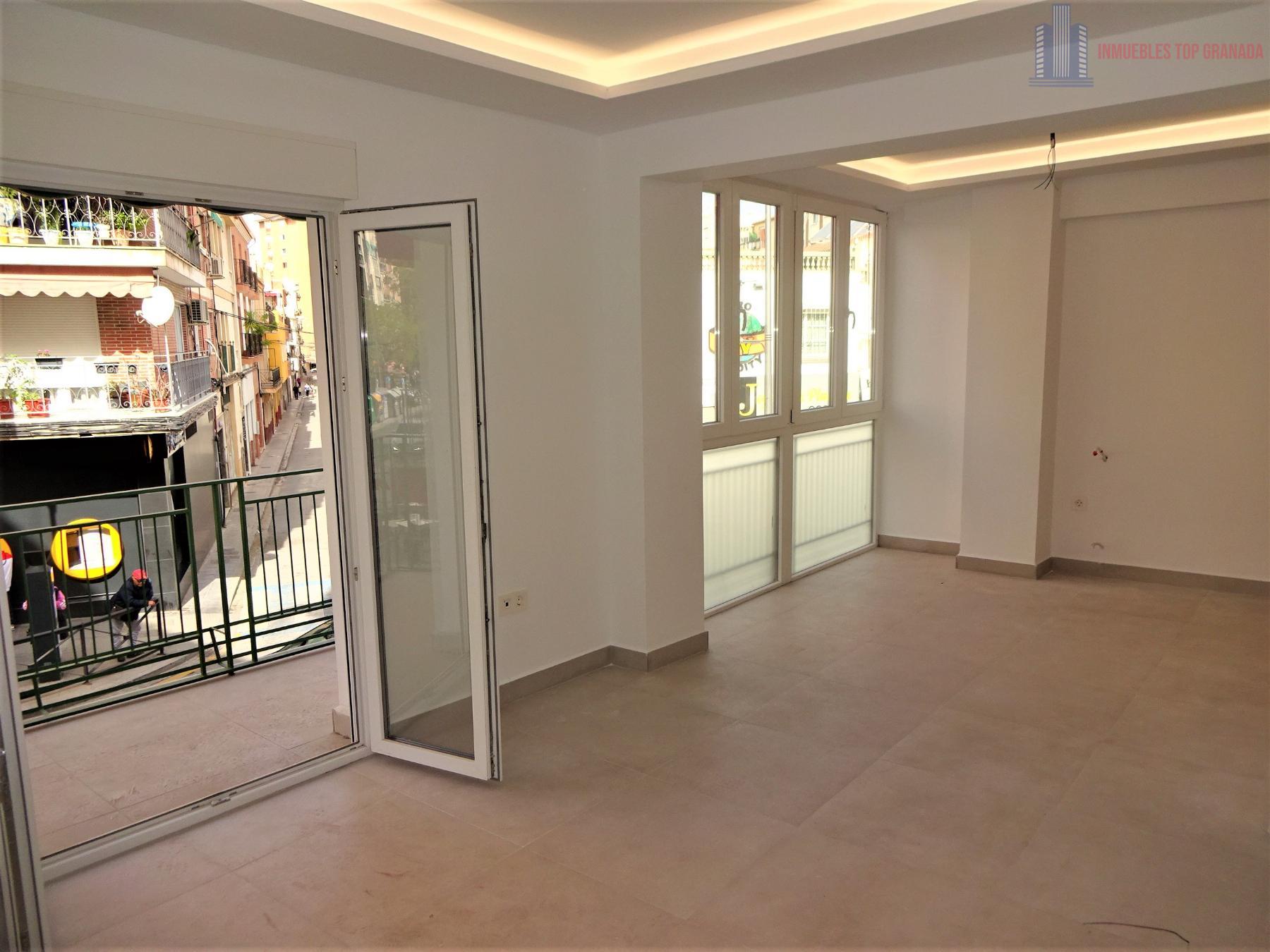 For sale of flat in Granada
