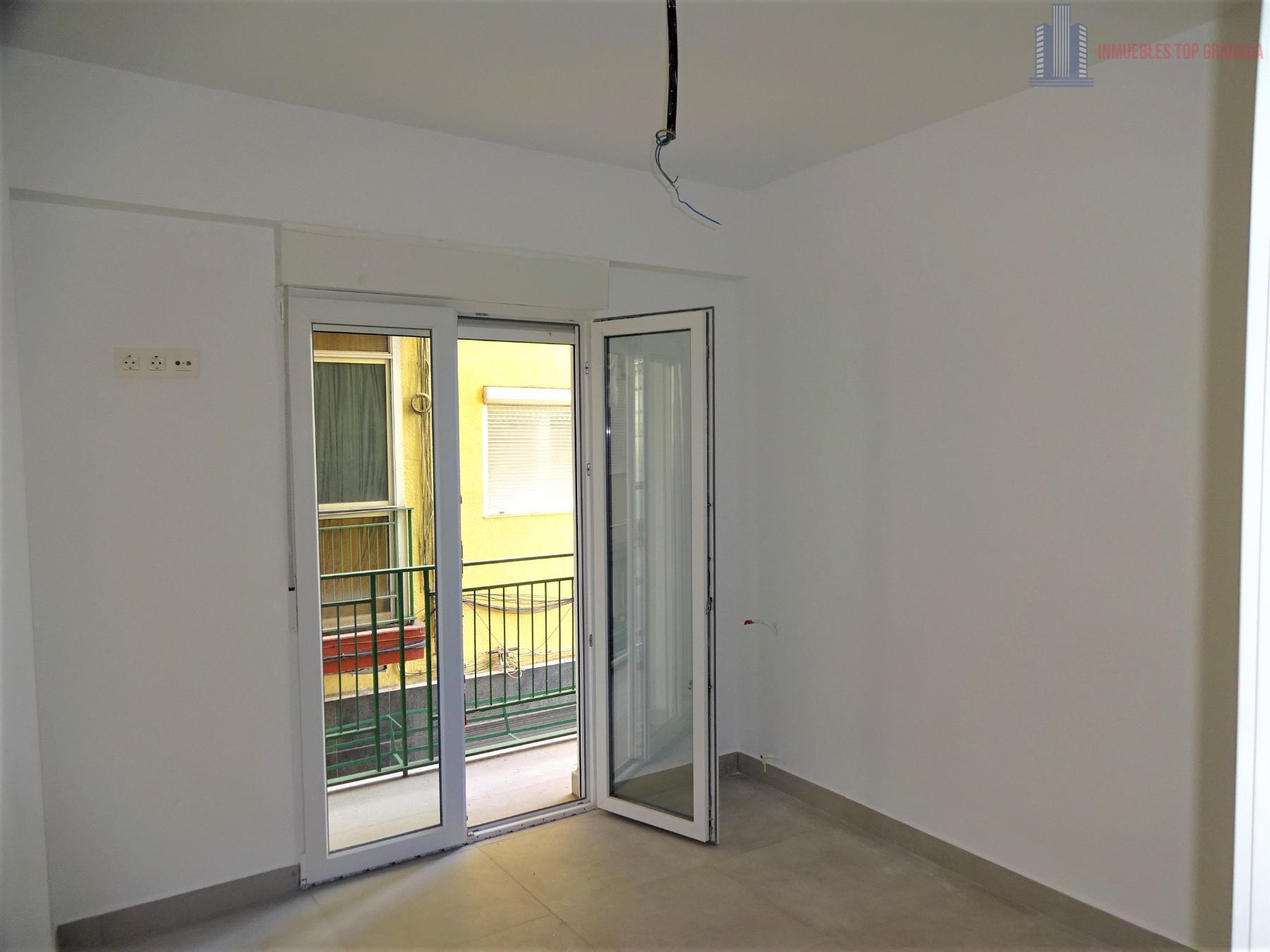 For sale of flat in Granada