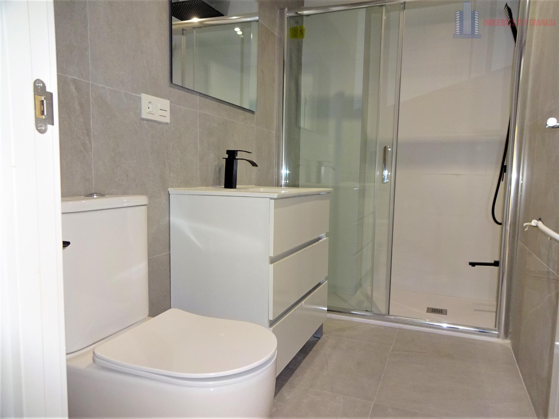 For sale of flat in Granada