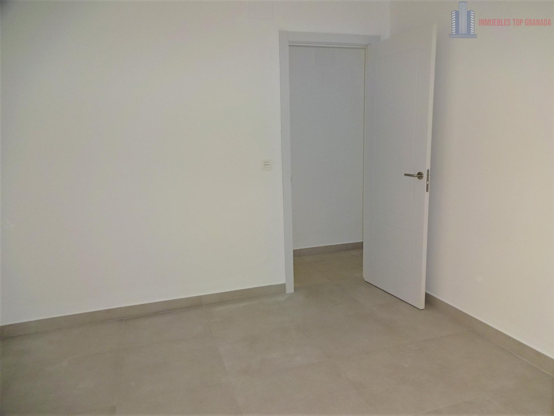 For sale of flat in Granada