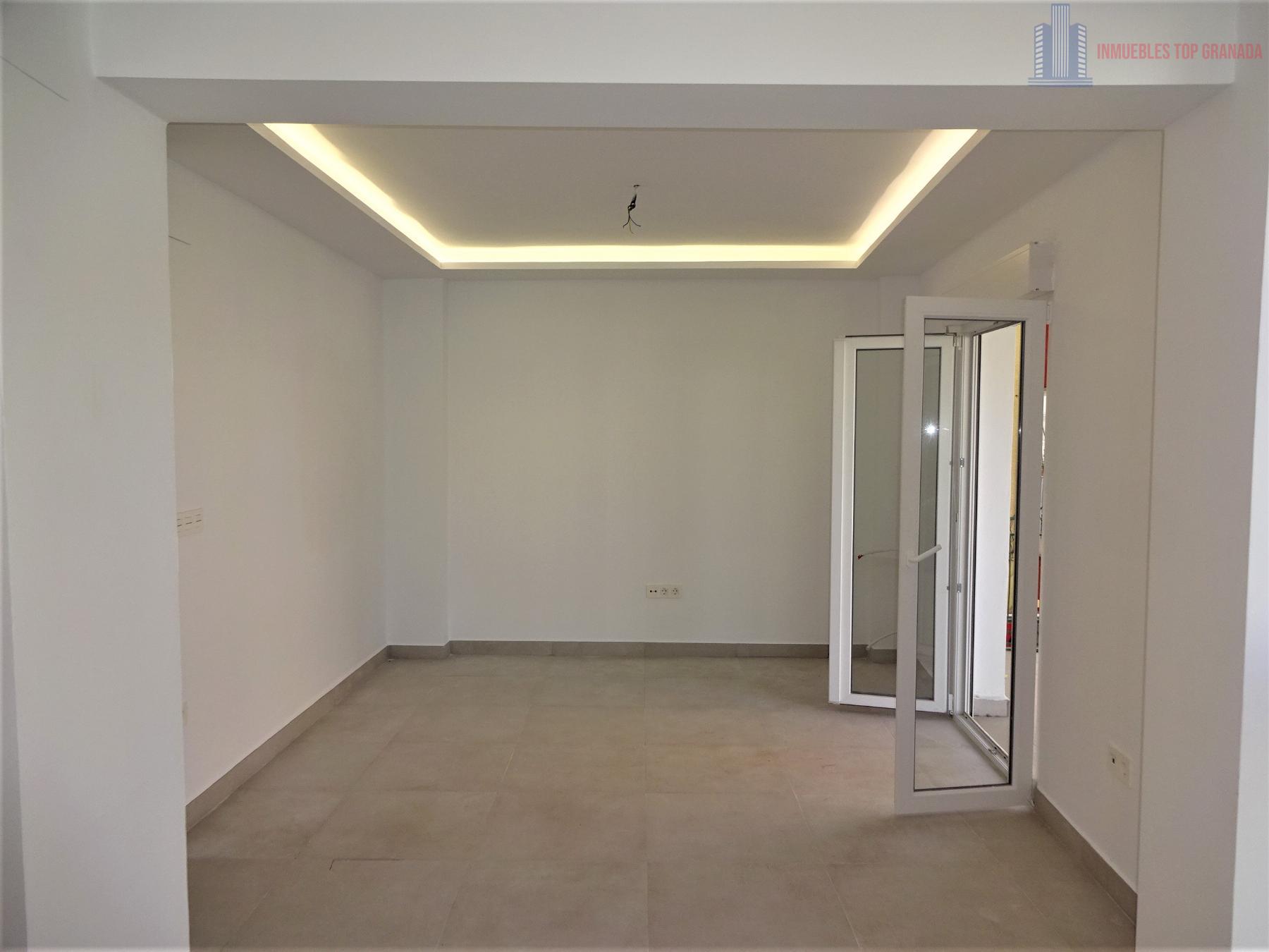 For sale of flat in Granada