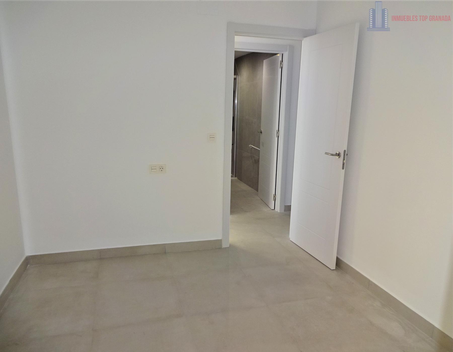 For sale of flat in Granada