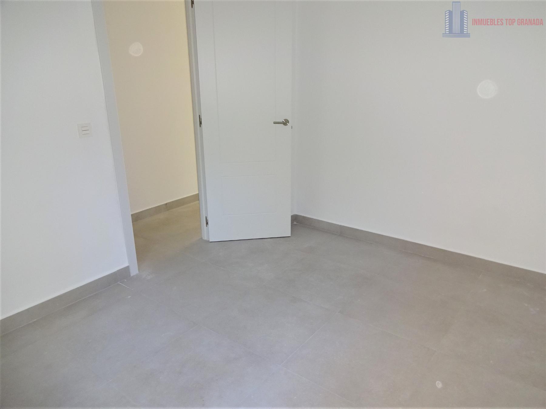 For sale of flat in Granada