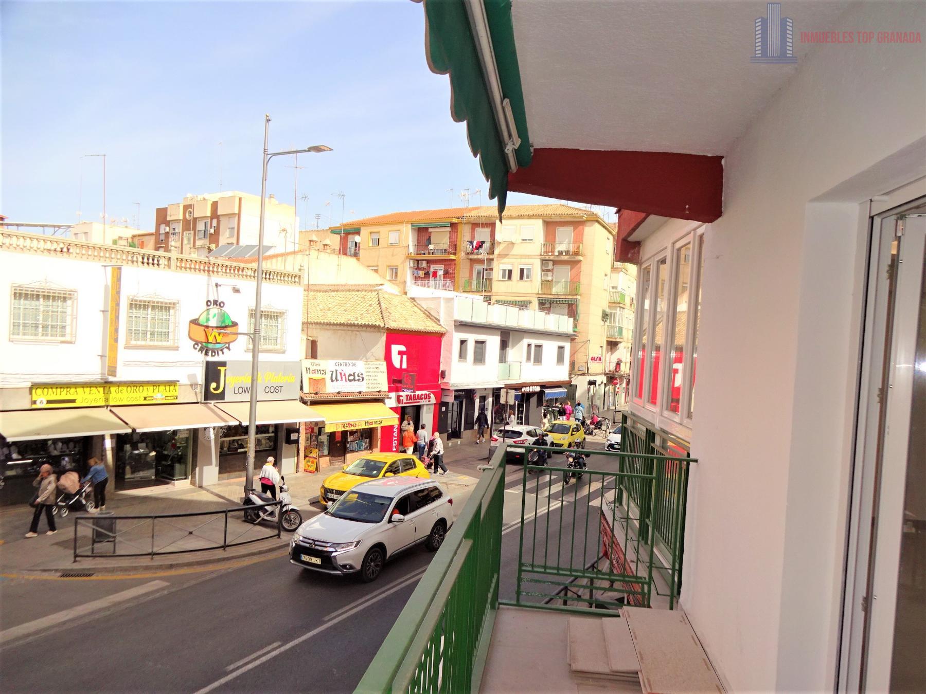For sale of flat in Granada