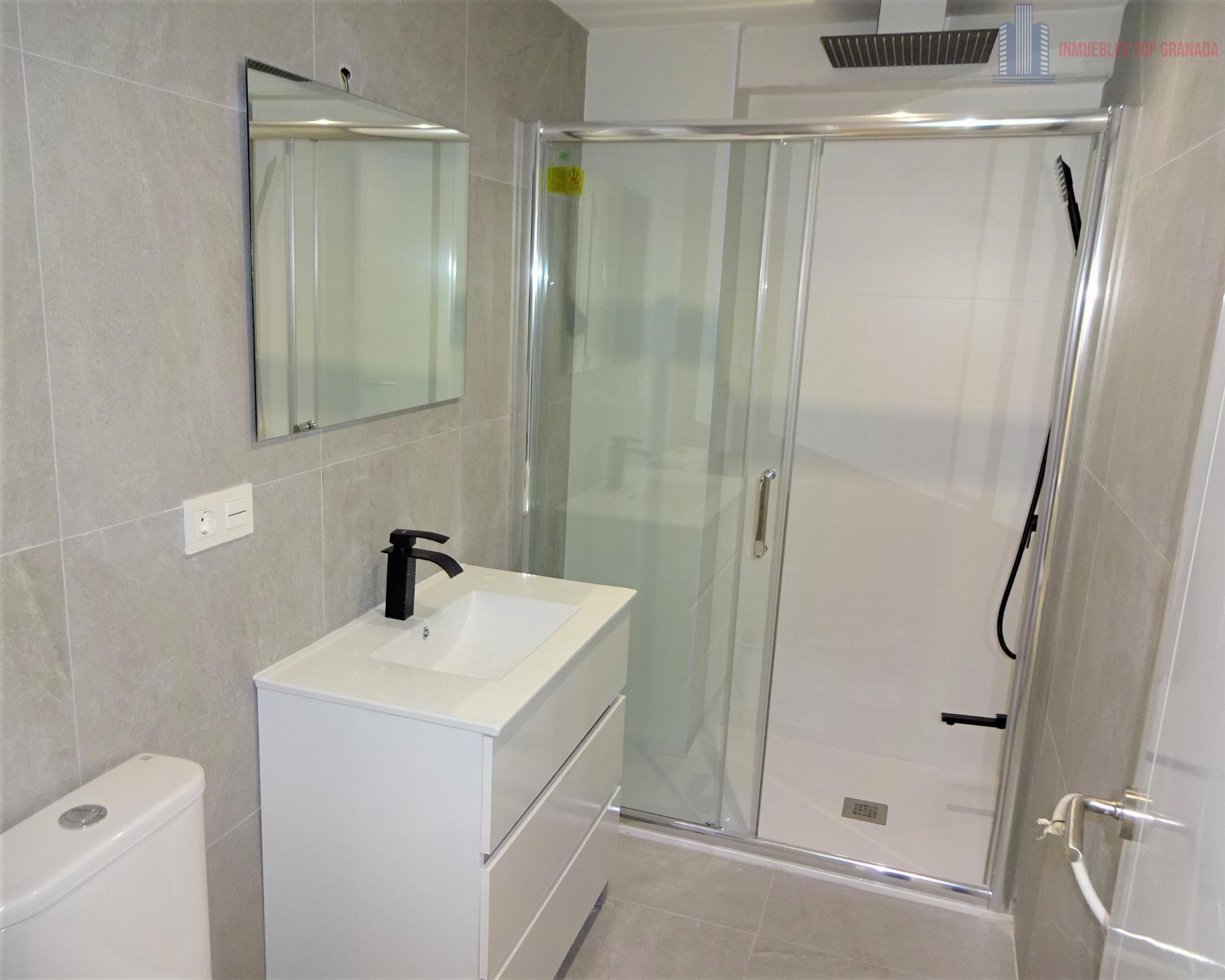 For sale of flat in Granada