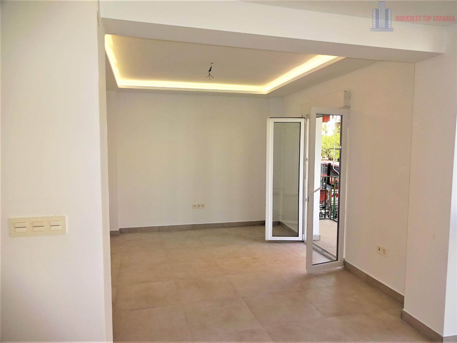 For sale of flat in Granada