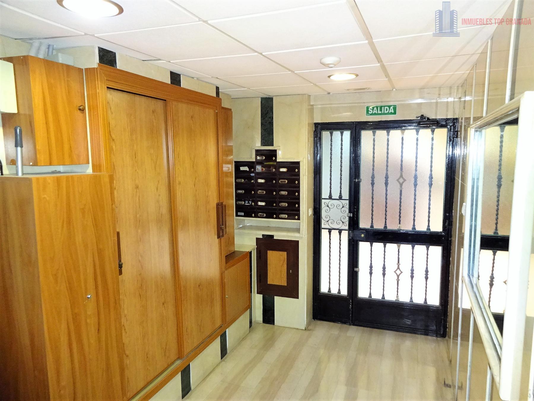 For sale of flat in Granada