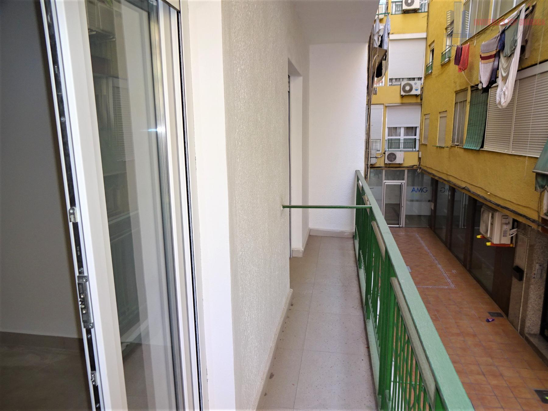 For sale of flat in Granada