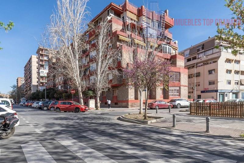 For sale of flat in Granada
