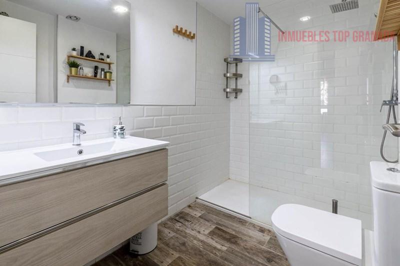 For sale of flat in Granada
