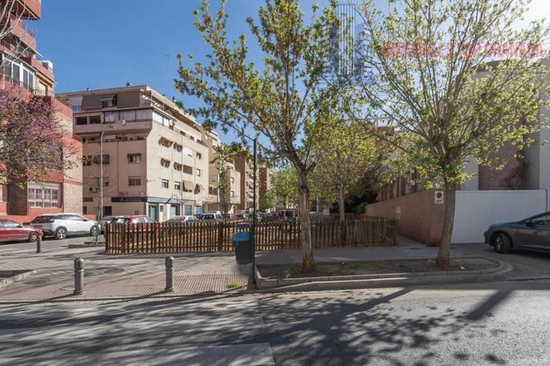 For sale of flat in Granada