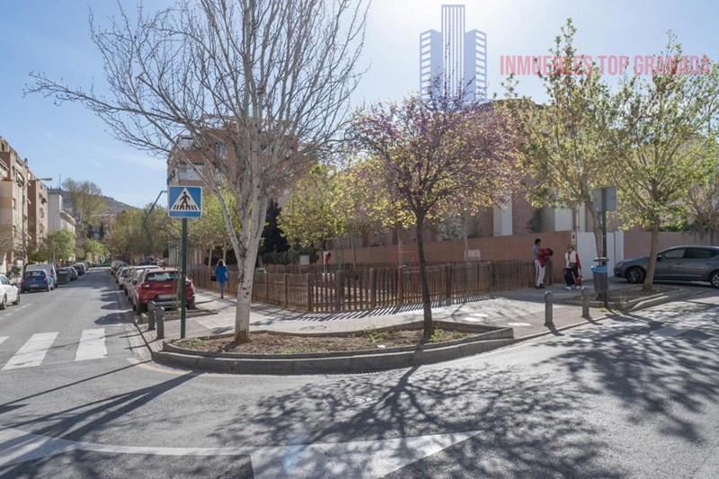 For sale of flat in Granada