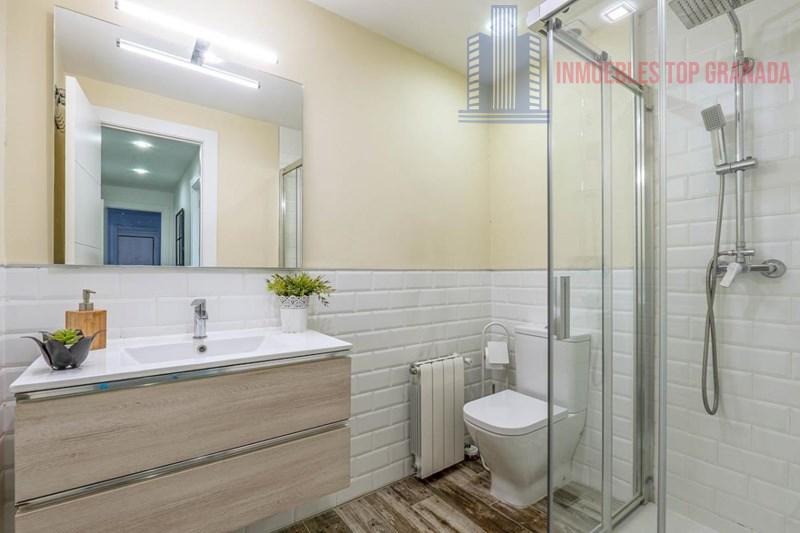 For sale of flat in Granada