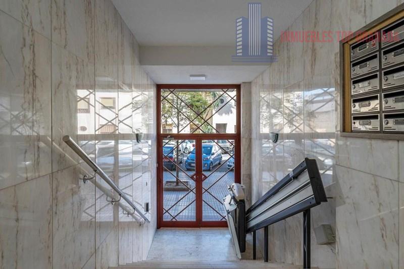 For sale of flat in Granada