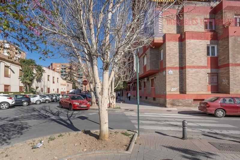 For sale of flat in Granada