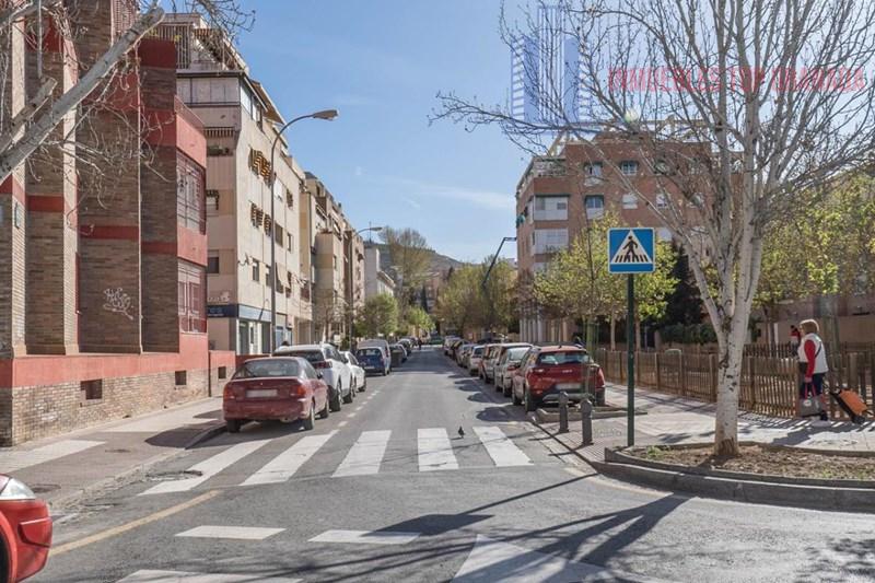 For sale of flat in Granada