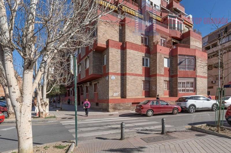 For sale of flat in Granada