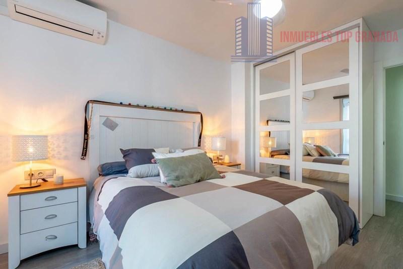 For sale of flat in Granada