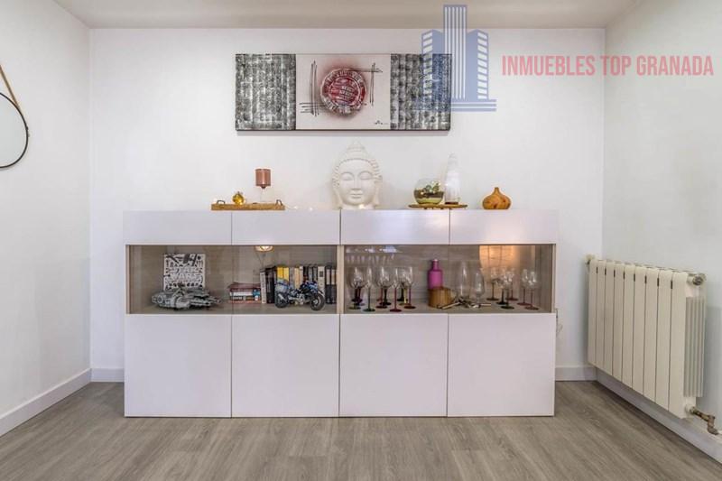 For sale of flat in Granada