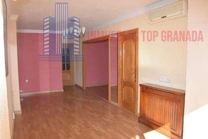 For sale of flat in Granada