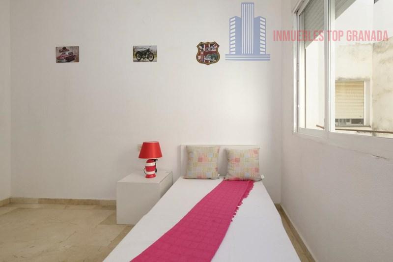 For sale of flat in Cenes de la Vega