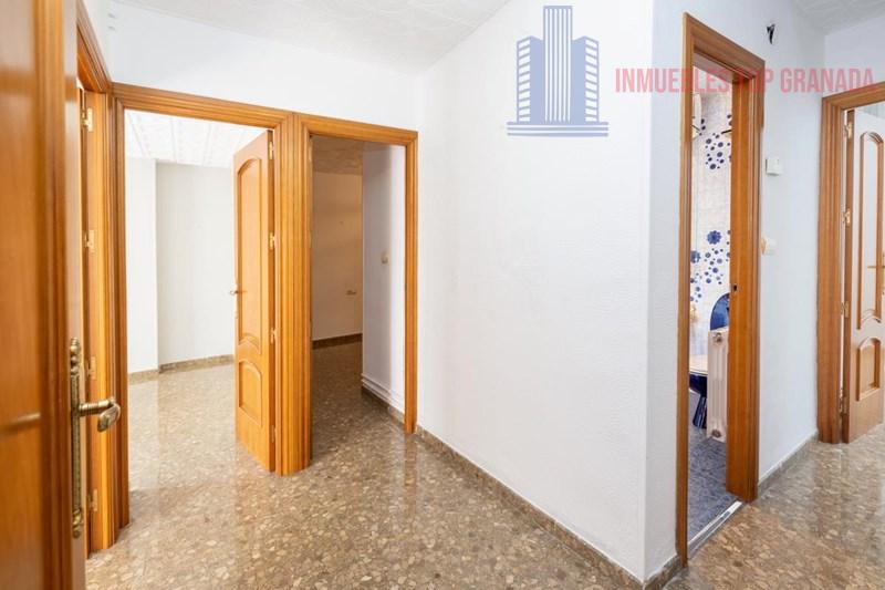 For sale of house in Granada