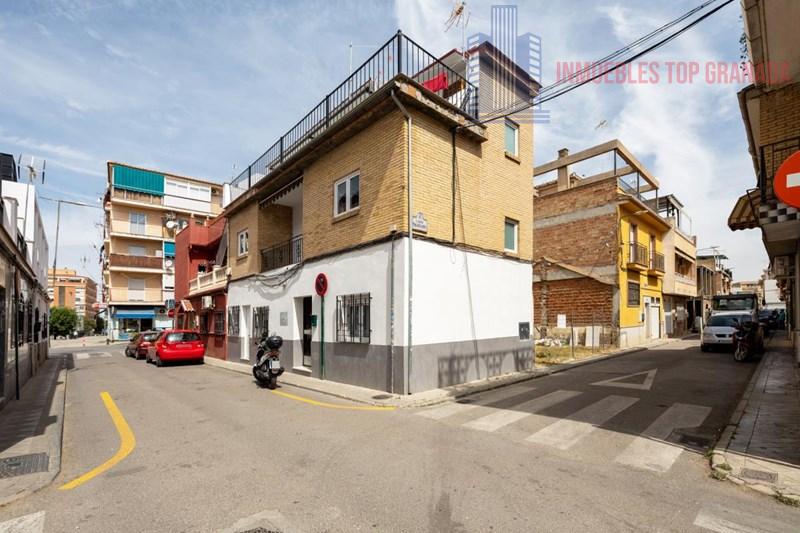 For sale of house in Granada