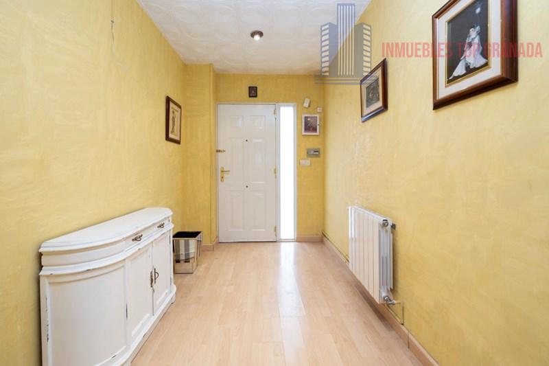 For sale of house in Granada