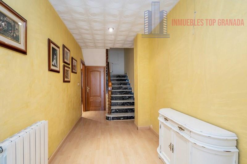 For sale of house in Granada
