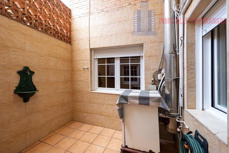 For sale of house in Granada