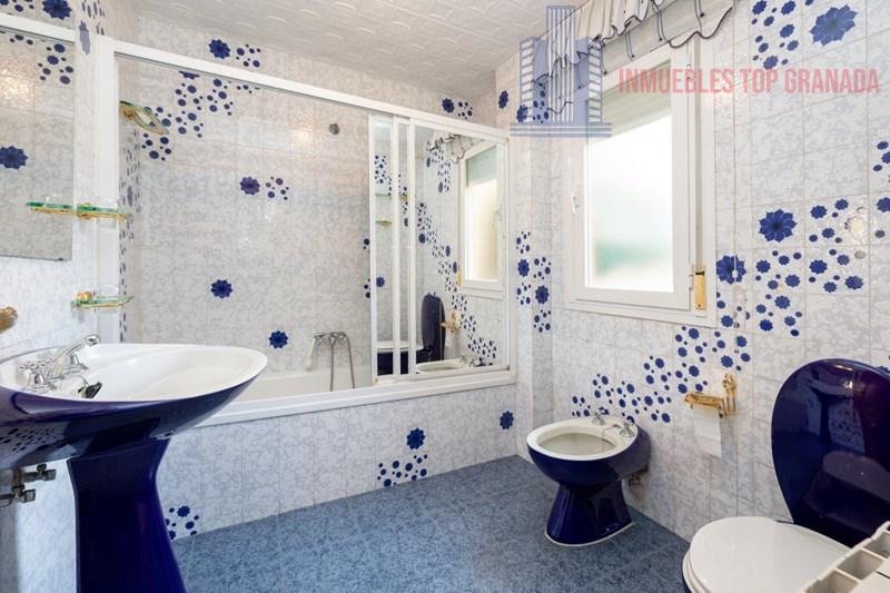For sale of house in Granada