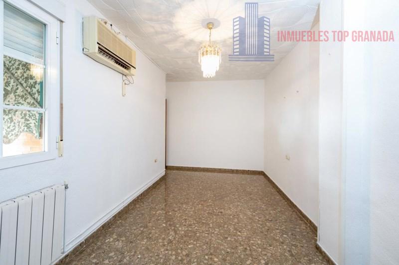 For sale of house in Granada