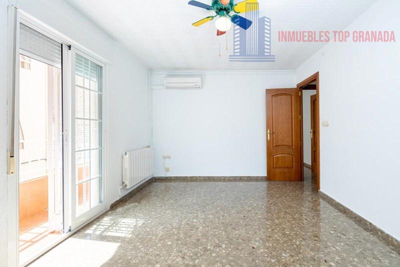 For sale of house in Granada