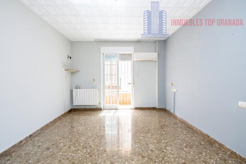 For sale of house in Granada