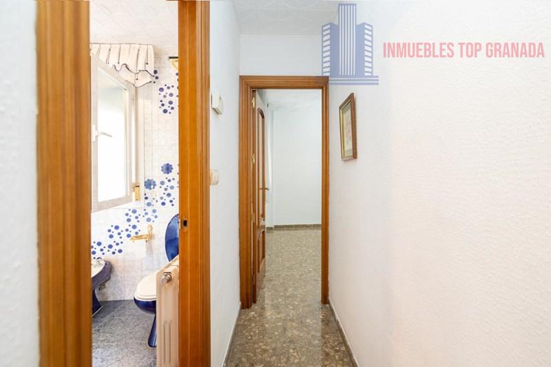 For sale of house in Granada