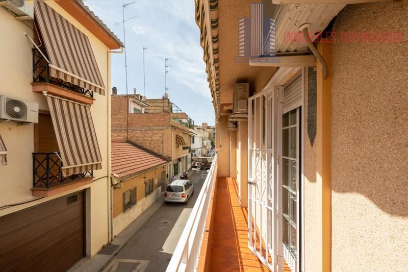 For sale of house in Granada