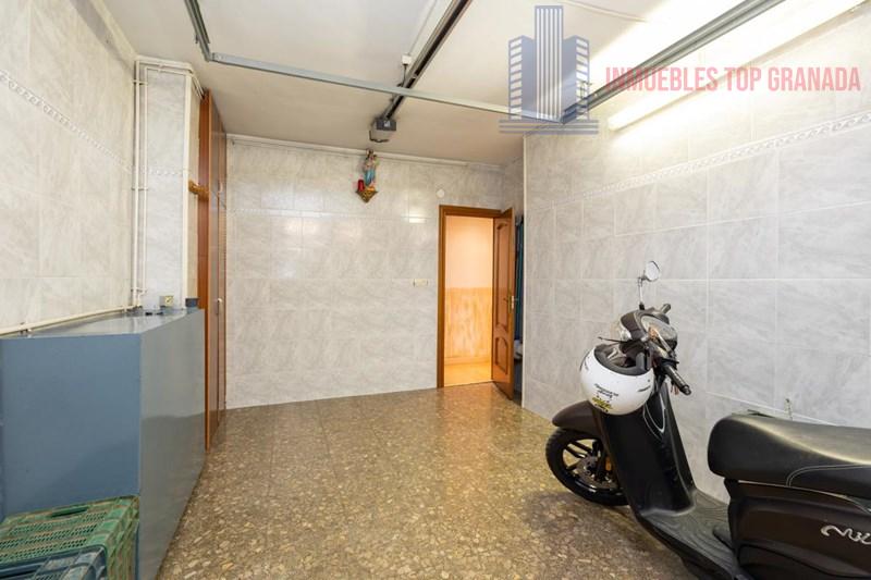For sale of house in Granada